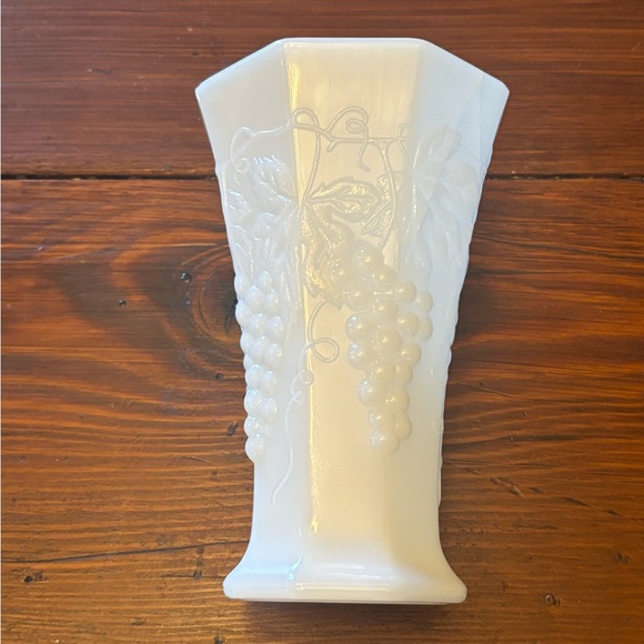 Vintage Milk Glass Vase Hexagon Bouquet Vase Embossed Grape & Vine Pattern - Picture 7 of 10